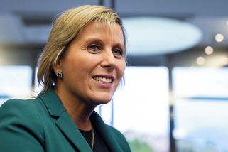 Senátorka Mračková Vildumetzová vyrazila na pomoc kolegovi: Na potlesk a nadšené reakce však čekala marně - Super.cz